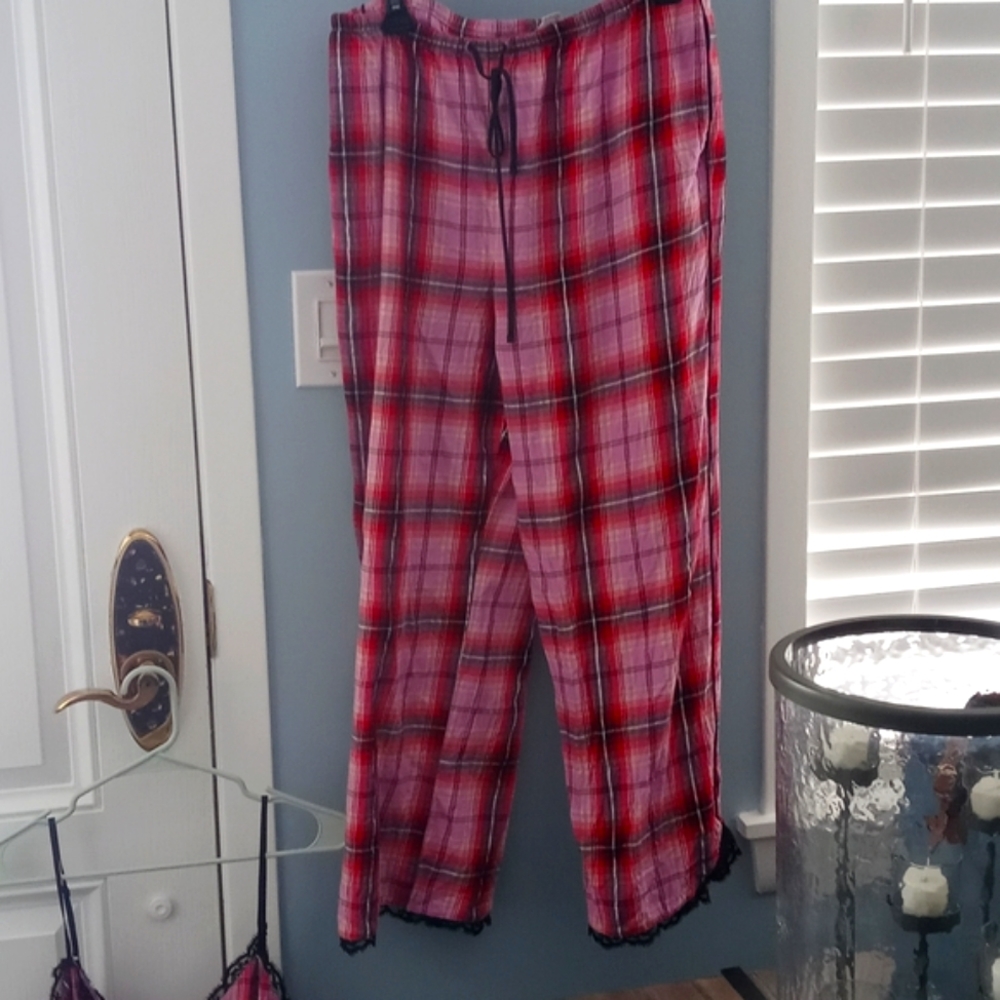 Cozy Victoria's Secret PJ Pink flannel set. - Picture 8 of 13